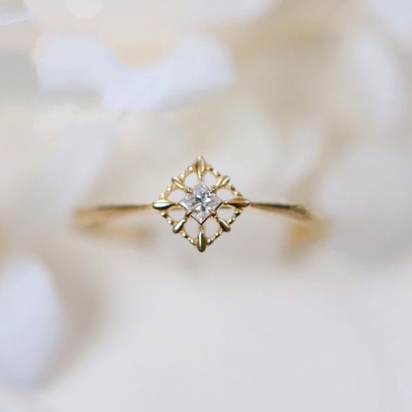 Vintage Style Carved Rhombus with Simulated Diamond Center - Picture 2 of 7